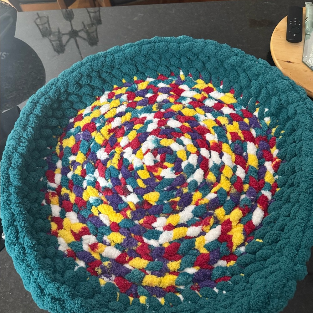 Hand made Colorful Braided Round Pet  Bed chunky yarn